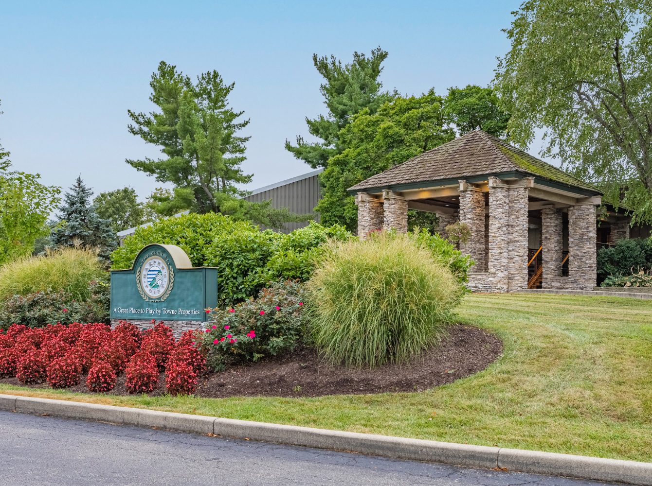 the front entrance to the club at harpers point in cincinnati near me