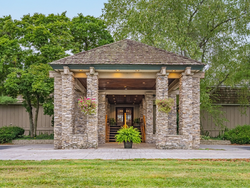 the front entrance to the club at harpers point in cincinnati